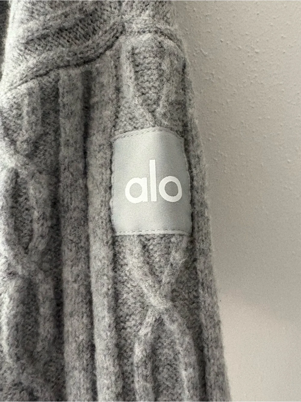 ALO Yoga some gray nylon